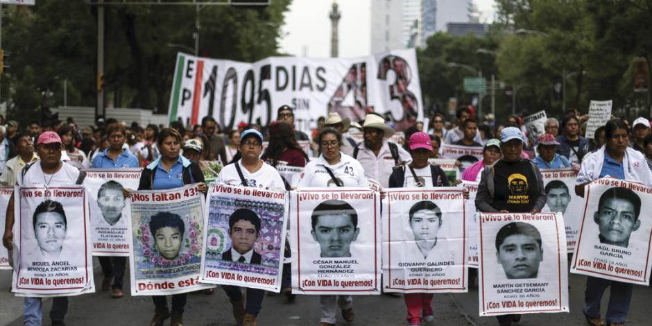Dan luz verde a comisión Iguala... y normalistas atacan a militares