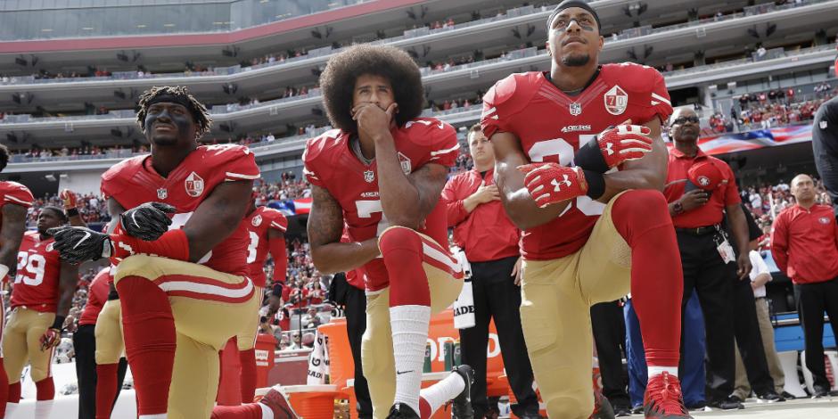 Prohíbe NFL a jugadores arrodillarse durante himno