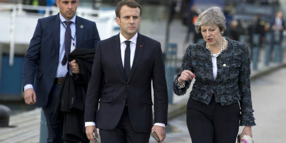 Macron y May piden reforzar prohibición global de armas químicas