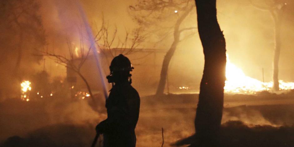 Incendios forestales en Grecia provocan la muerte de al menos 20 personas