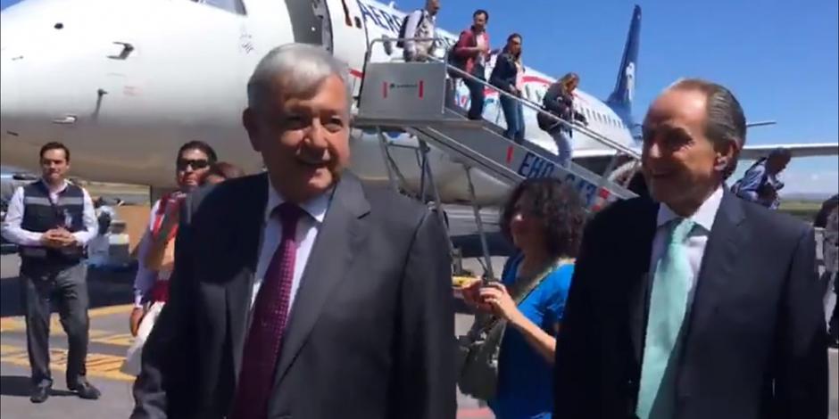 Llega López Obrador a San Luis Potosí y es recibido por Gobernador