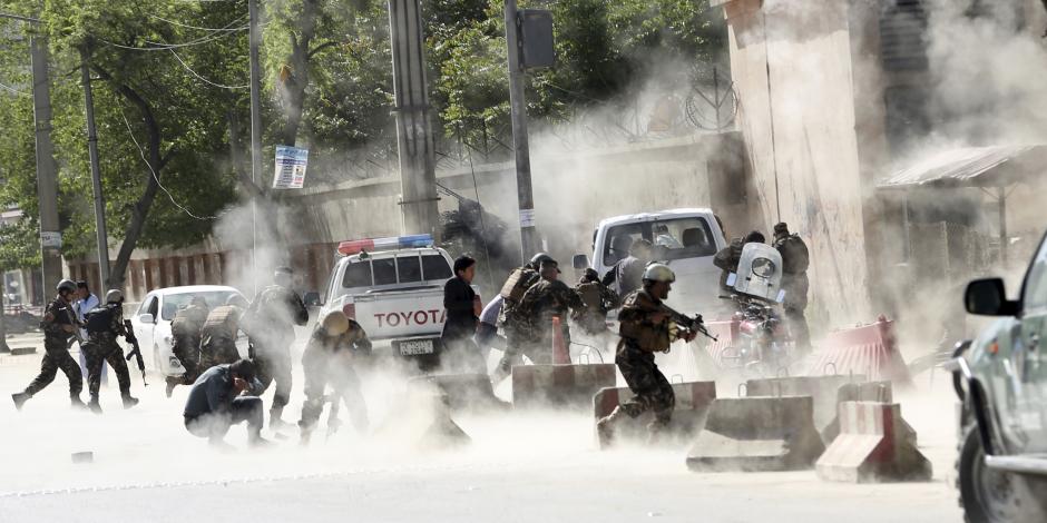 En doble atentado suicida el EI mata a 25 personas en Afganistán