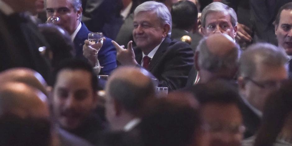 López Obrador asiste a gala de reunión de industriales