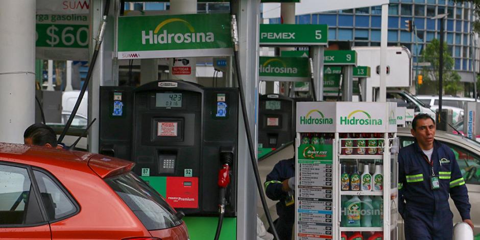 Alza en gasolinas presiona a Banxico a subir tasas... otra vez