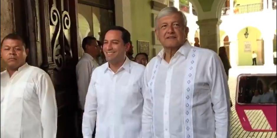 Llega López Obrador a Yucatán para reunión con gobernador