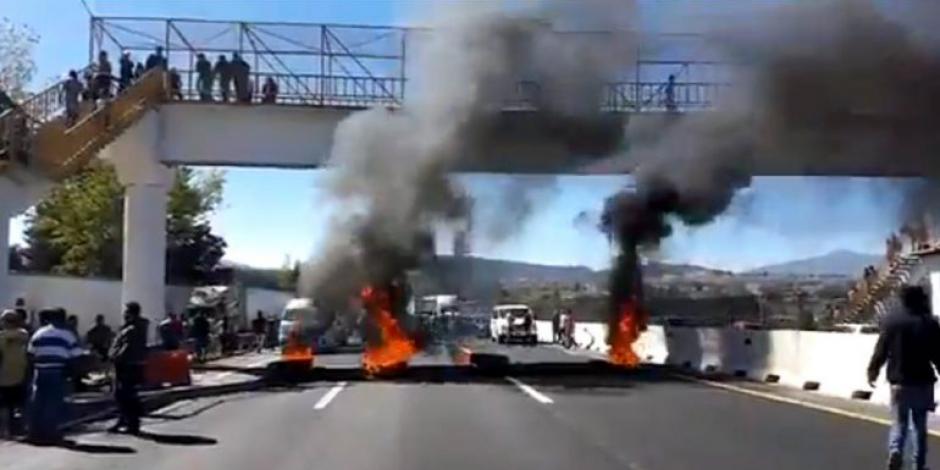 VIDEO: Ardió la México - Puebla por presunta detención de regidor huachicolero