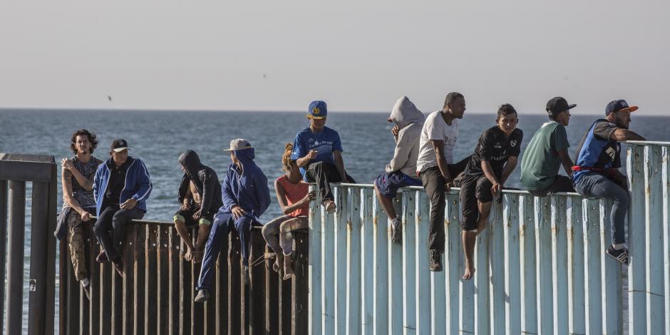 ...Y planea forzar a solicitantes de asilo a esperar en México