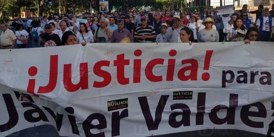 Marchan para exigir justicia por asesinato del periodista Javier Valdez