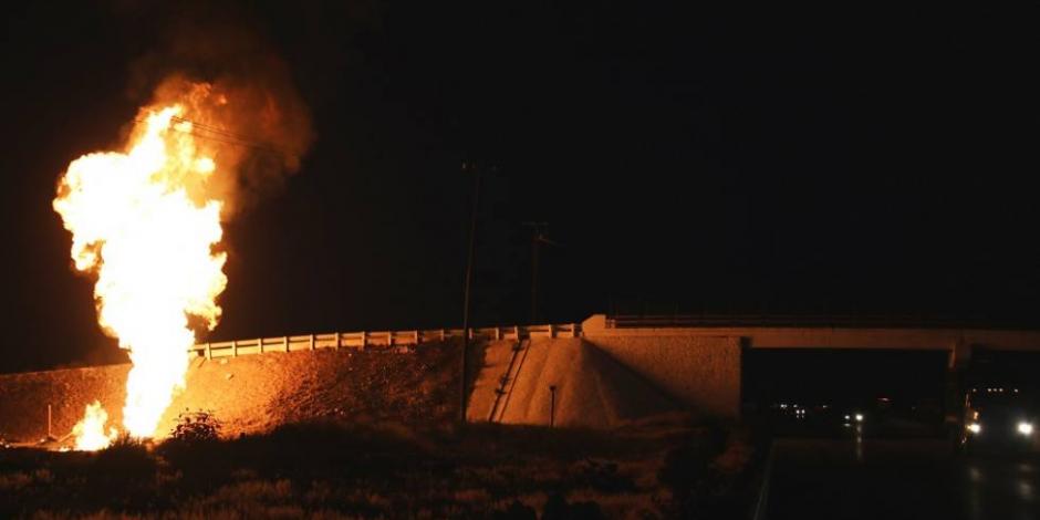 FOTOS: Continúan labores para sofocar incendio en toma clandestina de gas