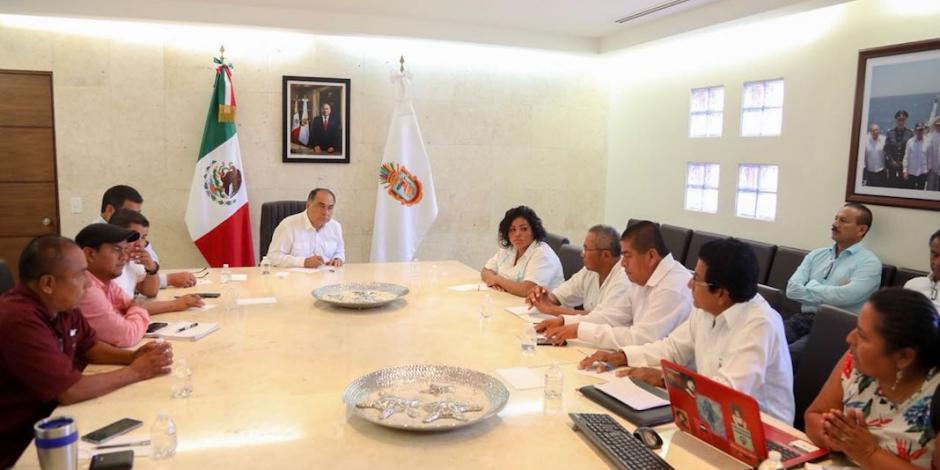 Recibe Héctor Astudillo a autoridades de Ayutla, electas por Usos y Costumbres