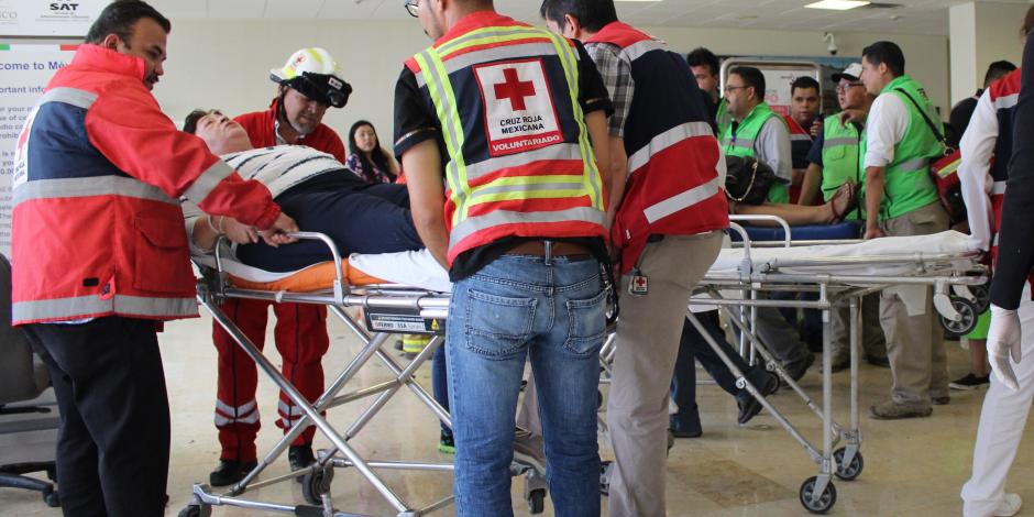 Continúan 25 hospitalizados en Durango tras caída de avión