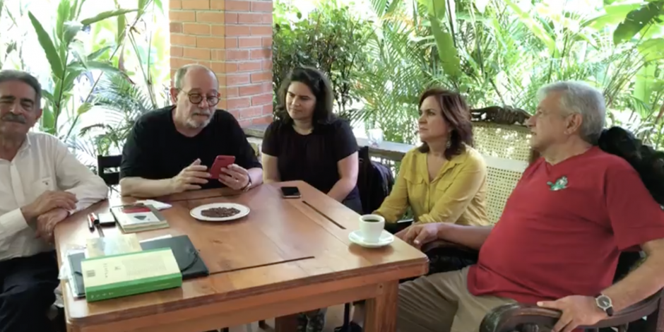VIDEO: Con Silvio Rodríguez, AMLO afina discurso para toma de posesión
