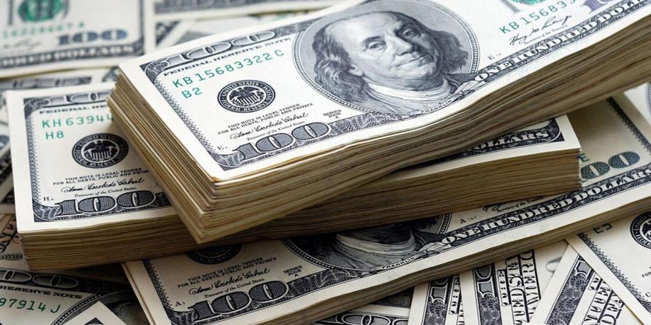 Dólar inicia la semana en 19.60 pesos en AICM