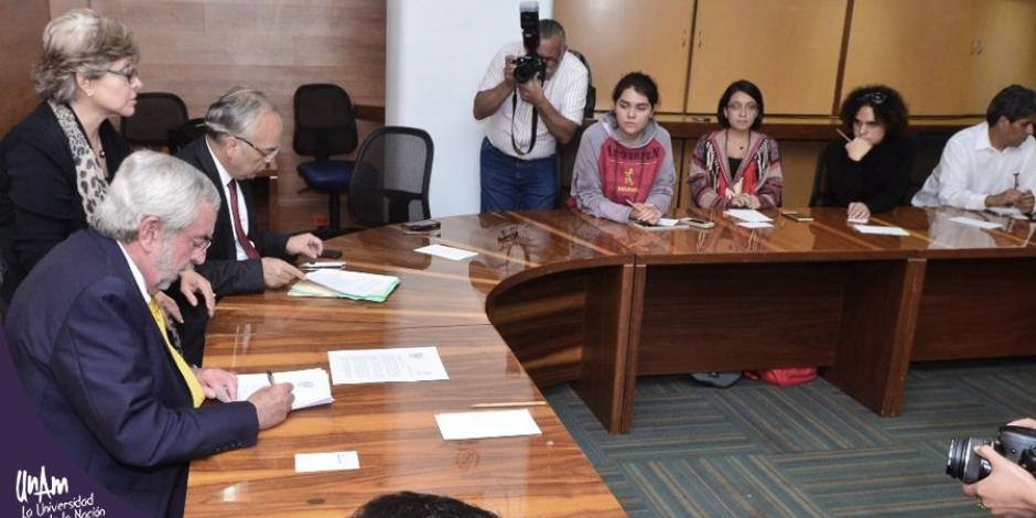 Graue firma pliego petitorio de estudiantes del CCH Azcapotzalco