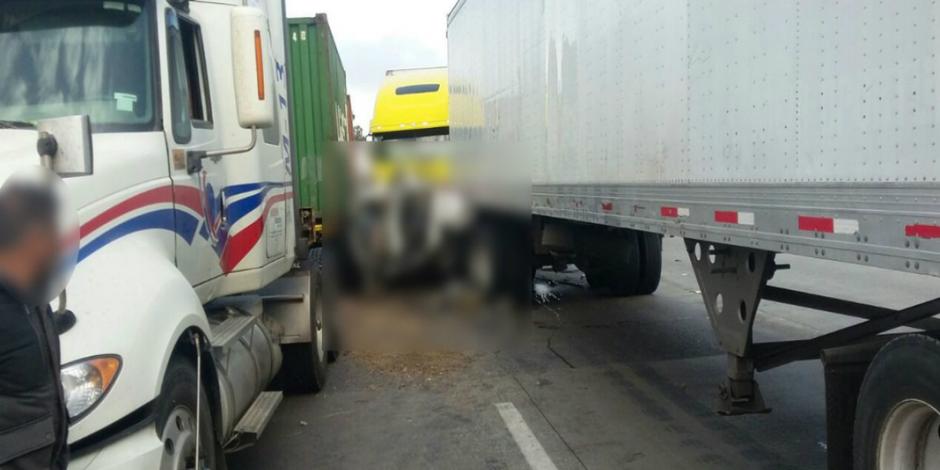 Volcadura de camioneta en la México-Querétaro provoca cierre parcial
