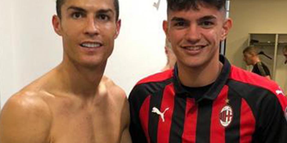 Futbolista se toma foto con CR7 y saca por error a Chiellini desnudo