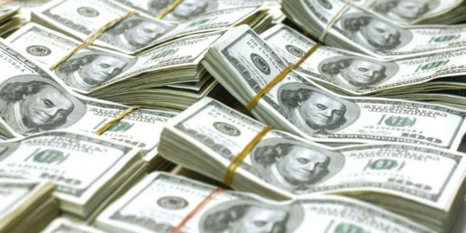 Casas de cambio del AICM venden dólar en 19.60 pesos
