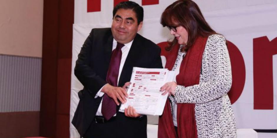 Se registra Barbosa como precandidato de Morena al gobierno de Puebla