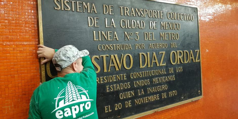 Retiran del Metro placas alusivas a Gustavo Díaz Ordaz