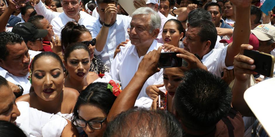 Ofrece López Obrador construir refinería en Tabasco