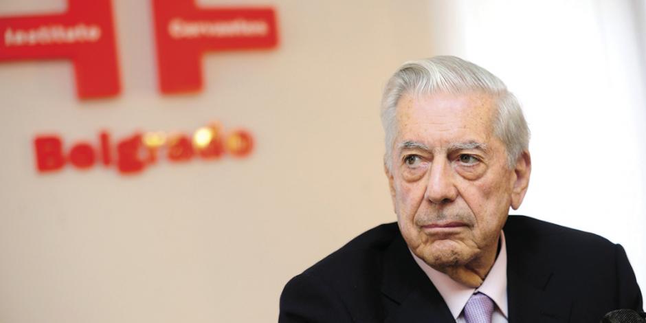 Presenta Vargas Llosa su autobiografía intelectual y política
