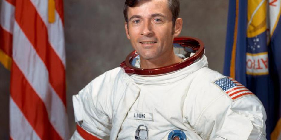 Muere en EU John Young, astronauta que viajó dos veces a la Luna