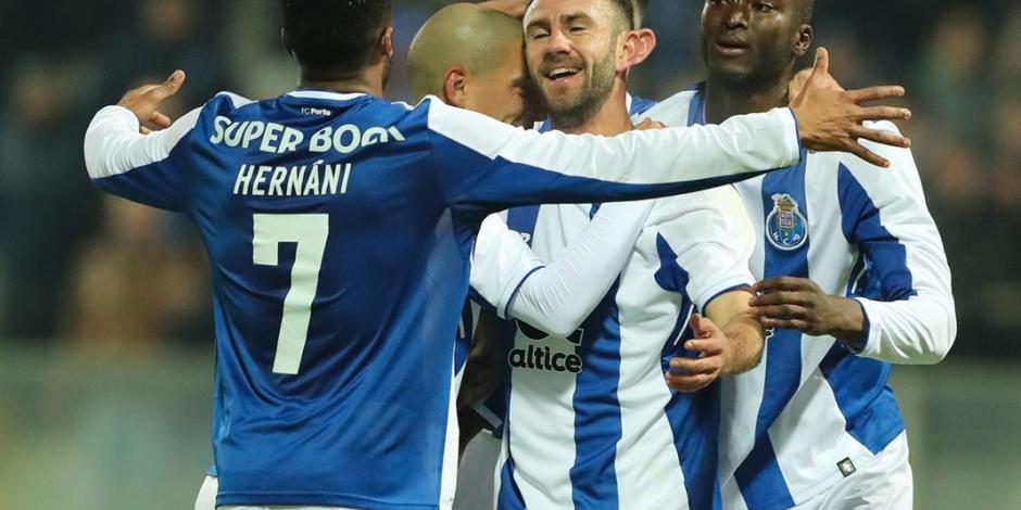 Con goles de Layún y Herrera, Porto avanza a "semis" de la Copa de Portugal