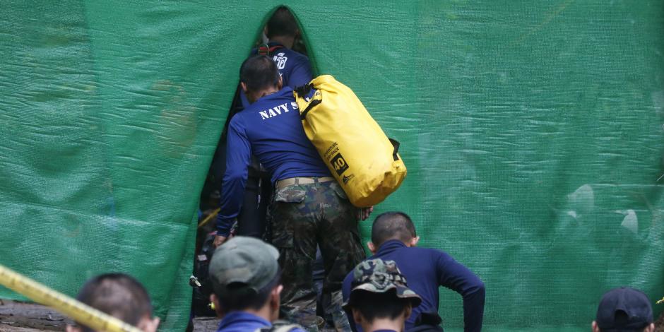 Especulan que uno de los 4 rescatados de cueva en Tailandia sea el entrenador