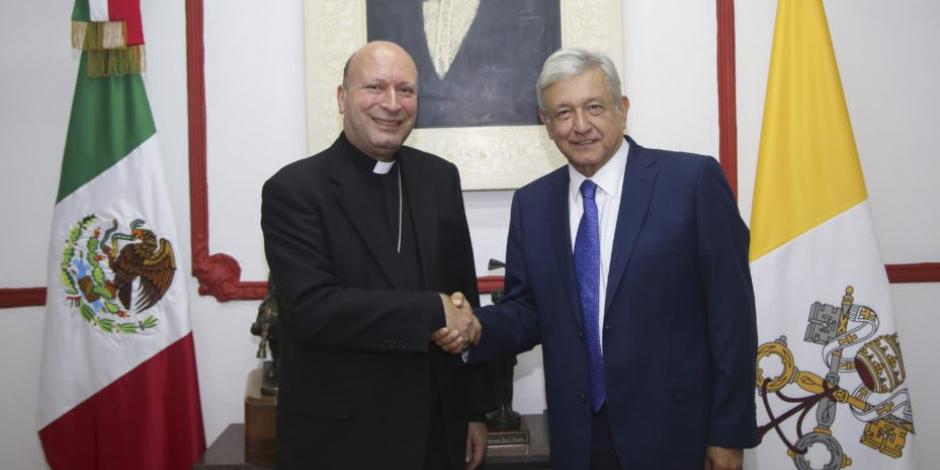 AMLO tiene encuentro con nuncio apostólico Franco Coppola