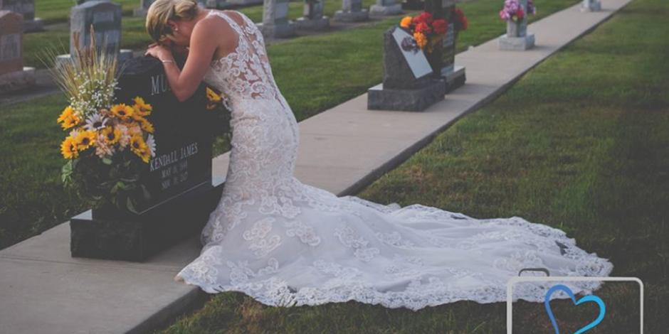 FOTOS: Mujer se "casa" en el cementerio