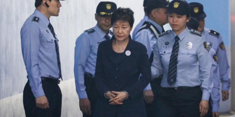 Condenan a 24 años de cárcel a expresidenta de Corea del Sur