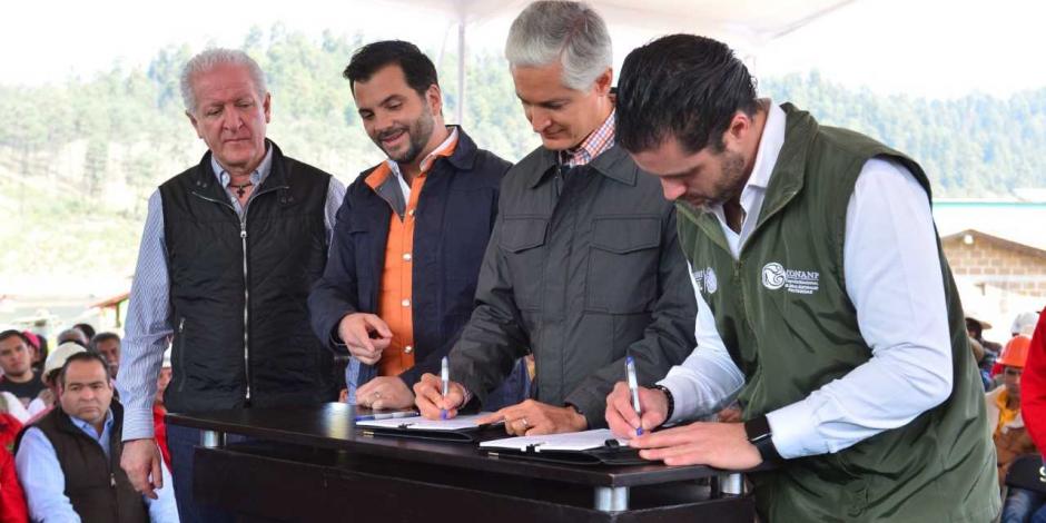 Firma Alfredo Del Mazo convenio para mejorar cuidado de bosques y áreas naturales