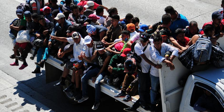 Grupo de caravana migrante arriba a la ciudad de Querétaro