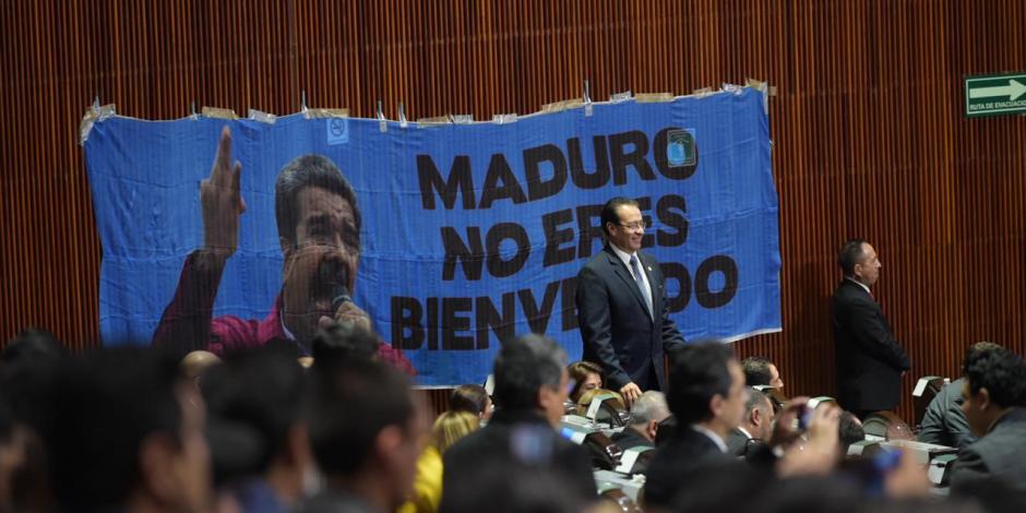 VIDEO: Con pancartas, panistas le dicen a Maduro que no es bienvenido