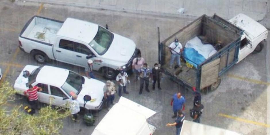 Abandonan vehículo con nueve cadáveres en Guerrero