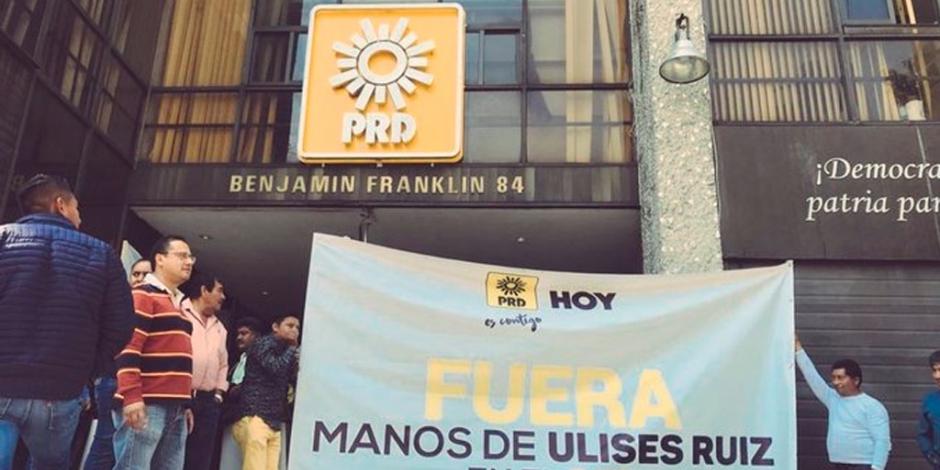 Exigen a PRD que Ulises Ruiz saque manos de candidaturas para Oaxaca