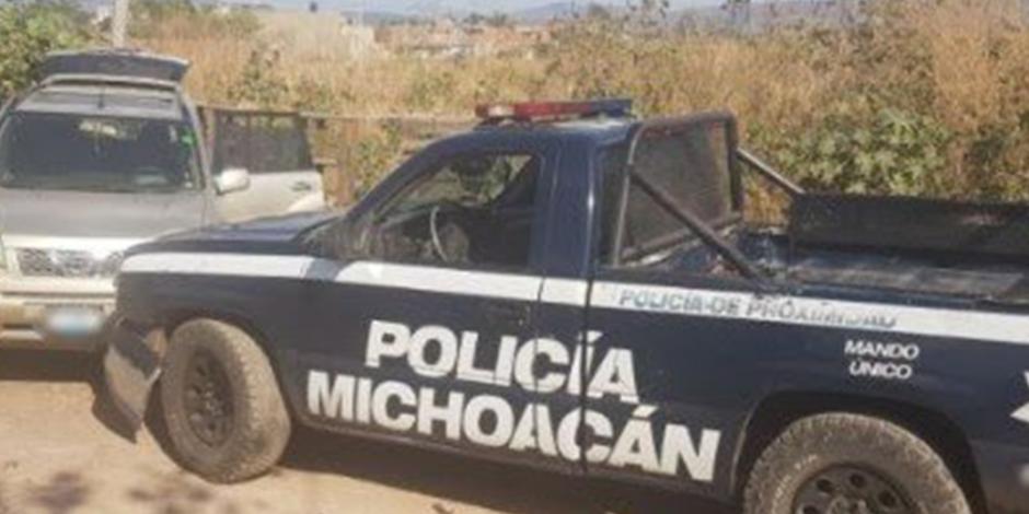 Encuentran 15 cuerpos en camioneta en paraje de Aquila, Michoacán