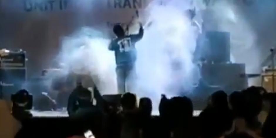 VIDEO: Tsunami arrasa con asistentes a concierto en Indonesia