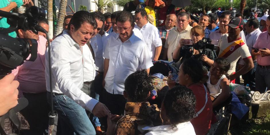 Mario Delgado se reúne con migrantes en Tapachula