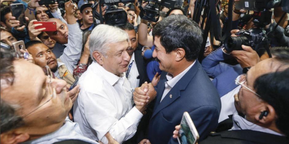 No nos van a amagar con muros: López Obrador