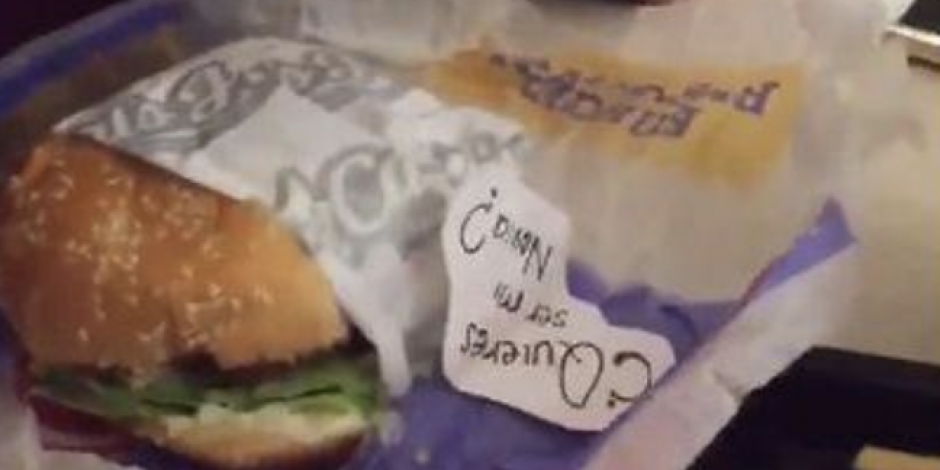 VIDEO: Joven declara su amor en una hamburguesa