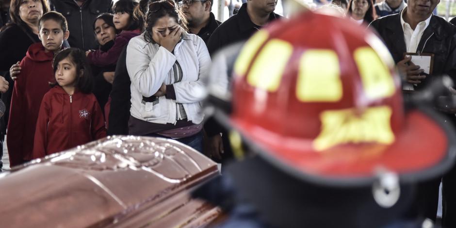 Dan último adiós a bomberos fallecidos en polvorín de Tultepec