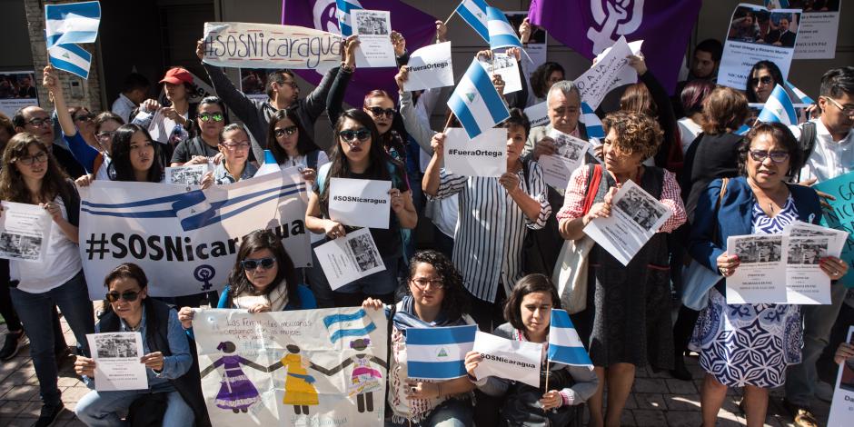 FOTOS: Protestan por represión afuera de embajada de Nicaragua