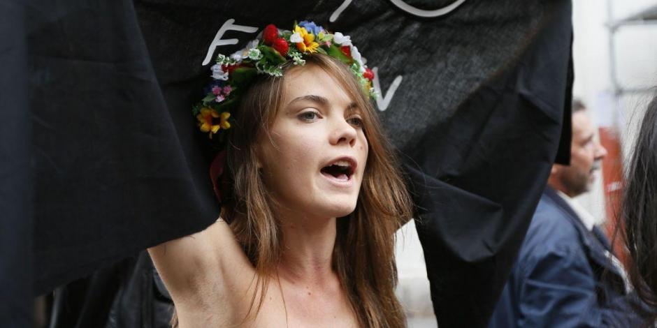 Activista que se desnudó ante Putin se suicida en París