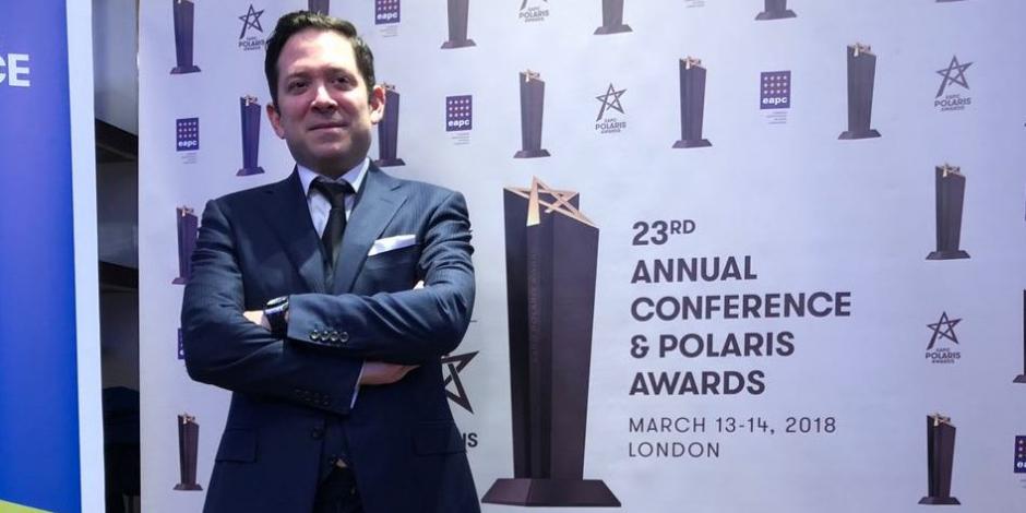 Recibe Sergio José Gutiérrez premio en Londres