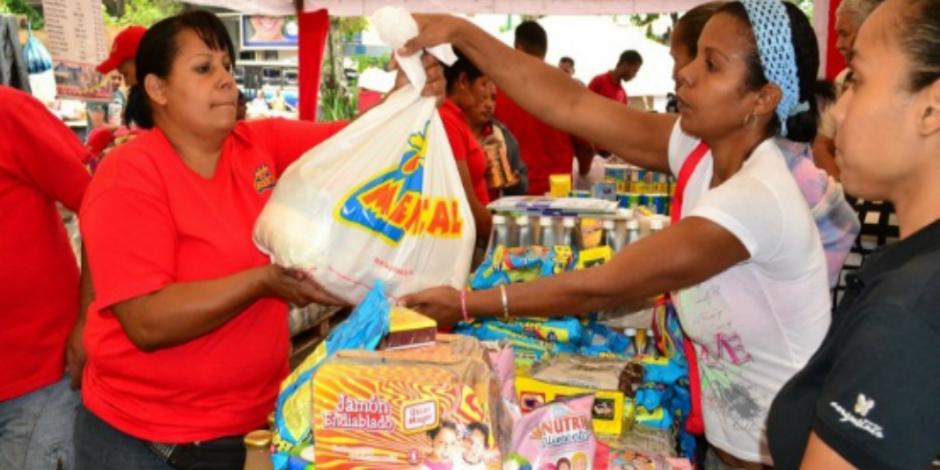 ELN opera en Venezuela con entrega de comida y reclutamiento de jóvenes