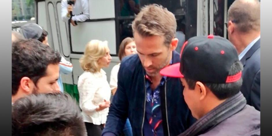VIDEO: Ryan Reynolds recorre la CDMX en microbús