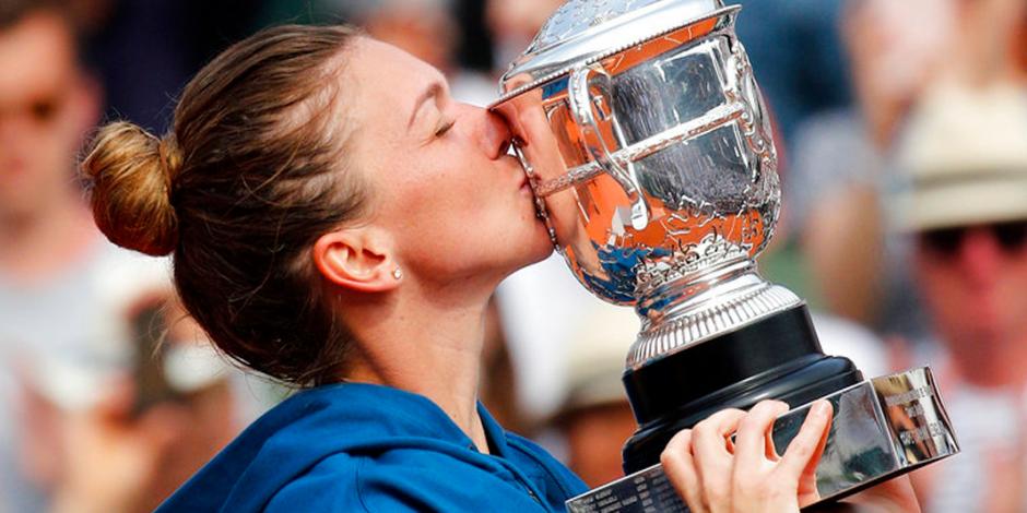 Simona Halep se corona con el título de Roland Garros