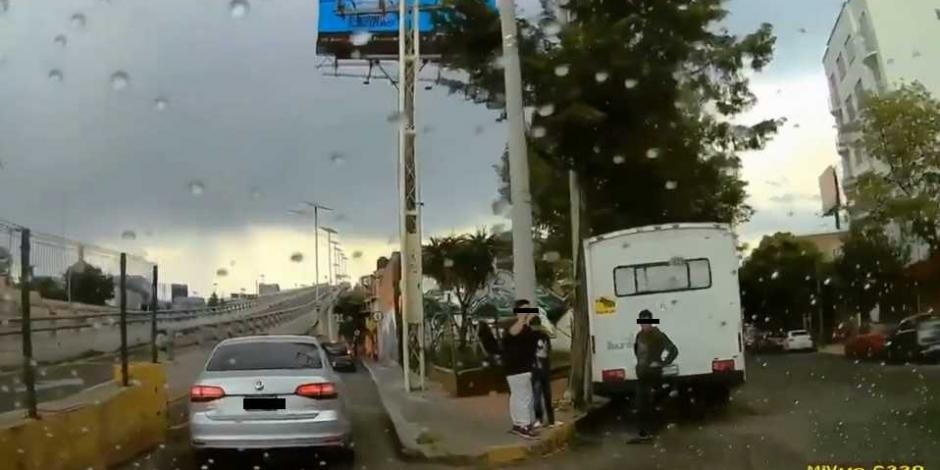 VIDEO: "¡Písale, pítale!", gritan víctimas de intento de robo de auto