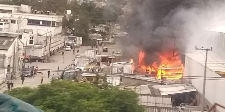 VIDEO: Reportan incendio en viviendas irregulares de Naucalpan